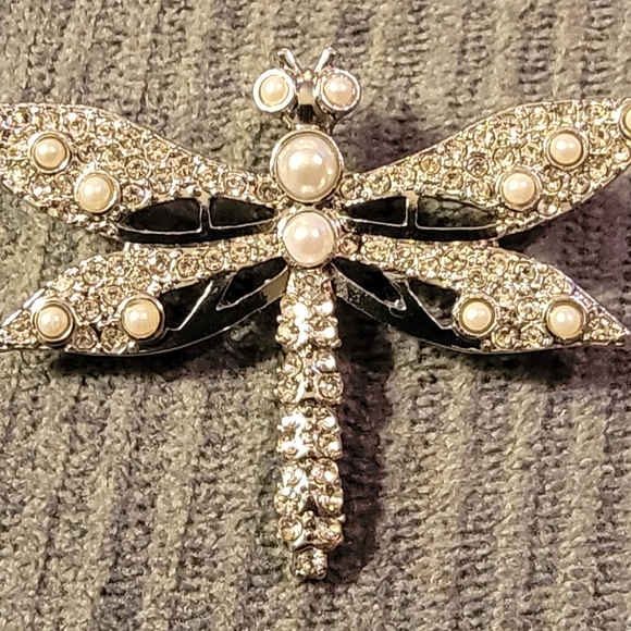 Source Unknown Jewelry - Elegant Pearl & Crystal Dragonfly Brooch - Silver Tone
